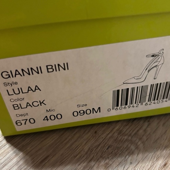 Gianni Bini Black Suede Pointed Toe Heels with Ankle Strap LIKE NEW WORN ONCE - Picture 13 of 13